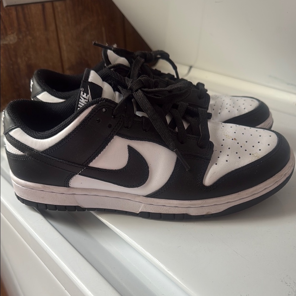 Nike Classic Black and White Low-Tops